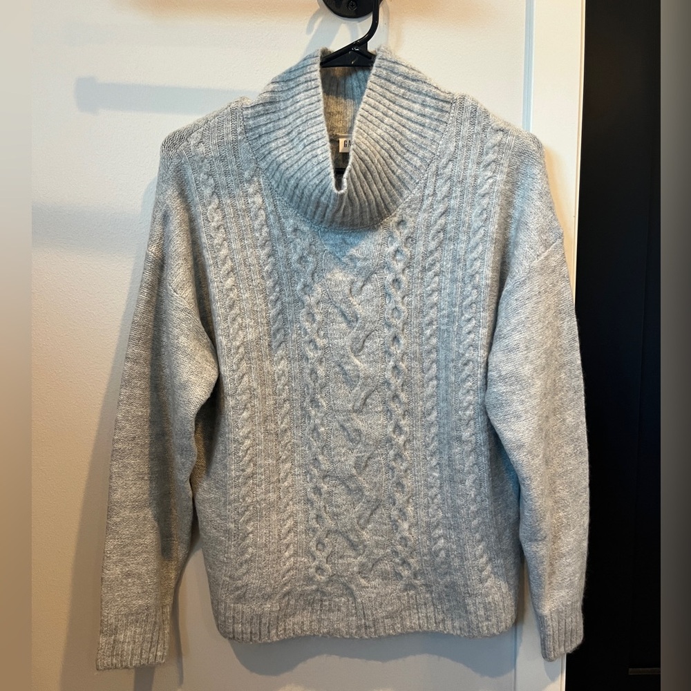 Gap sweater